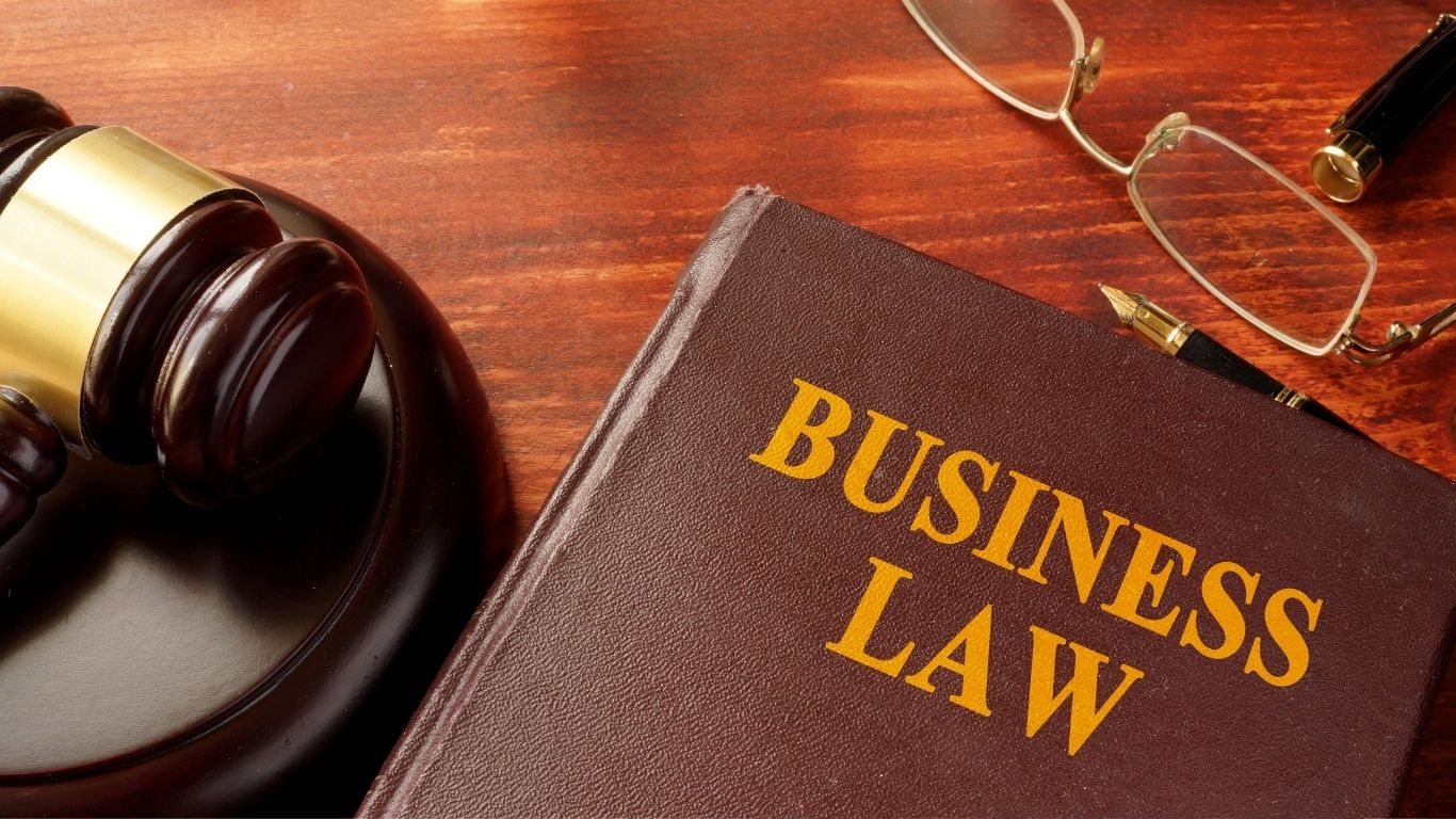 Business lawyer NYC advising business owners on legal strategy during a professional consultation in a modern New York law office.