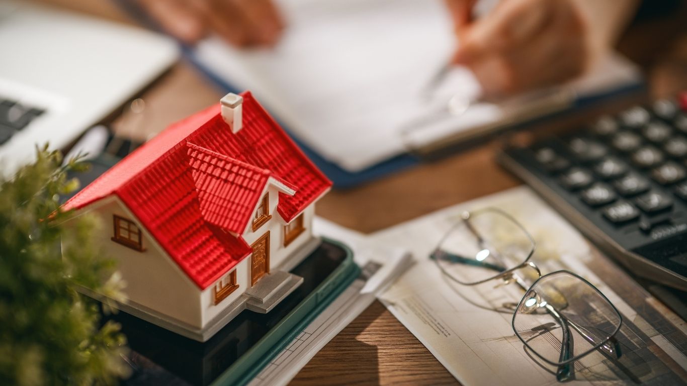 Estate planning lawyer in New York City reviewing wills, trusts, and estate documents
